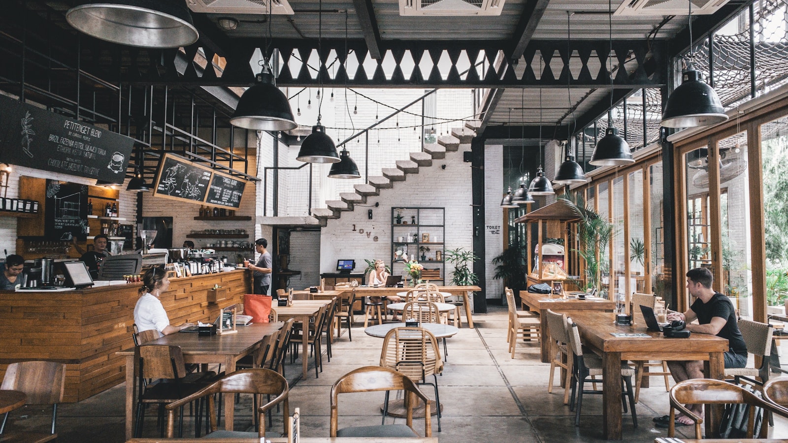 Salle de restaurant chaleureuse